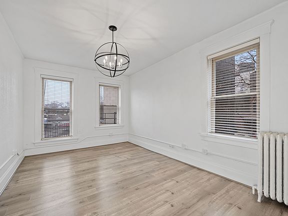 Markbreit Ave, Apt 12_00010