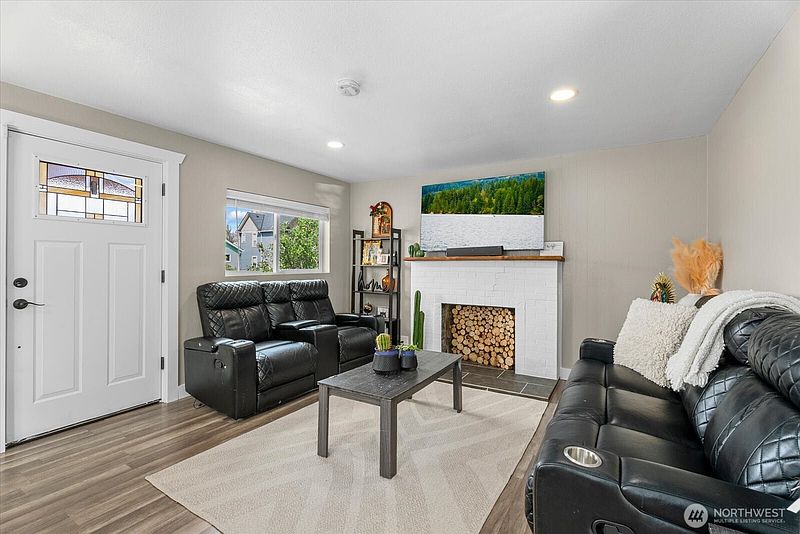 4th image of 3571 E K Street