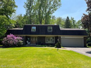 4255 Petrel Ct, Highland, MI 48357