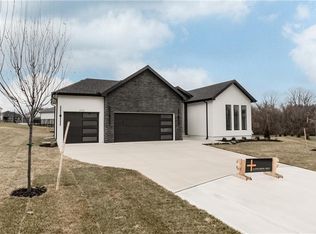 2709 NE Wheatley Dr, Blue Springs, MO 64029