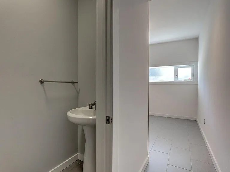 1613 W University Ave — Photo 11