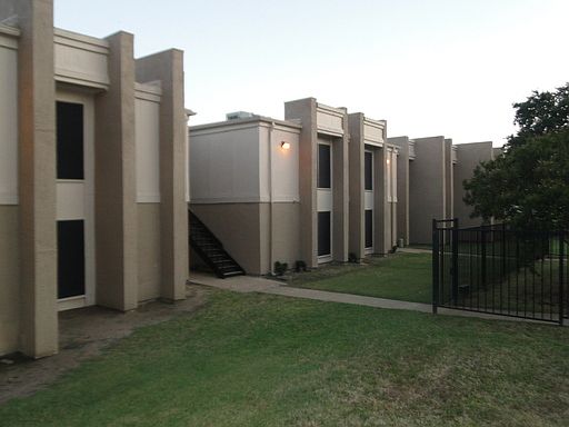 1st image of 2401 Yorkstown Dr APT 117