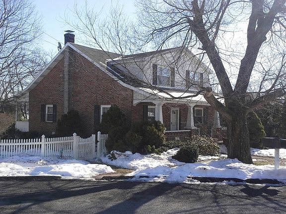 3rd image of 689 Minersville Llewellyn Hwy