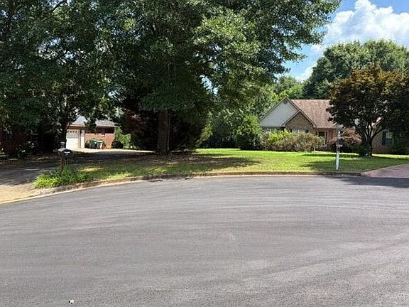 4th image of 611 Crooked Pine Ct