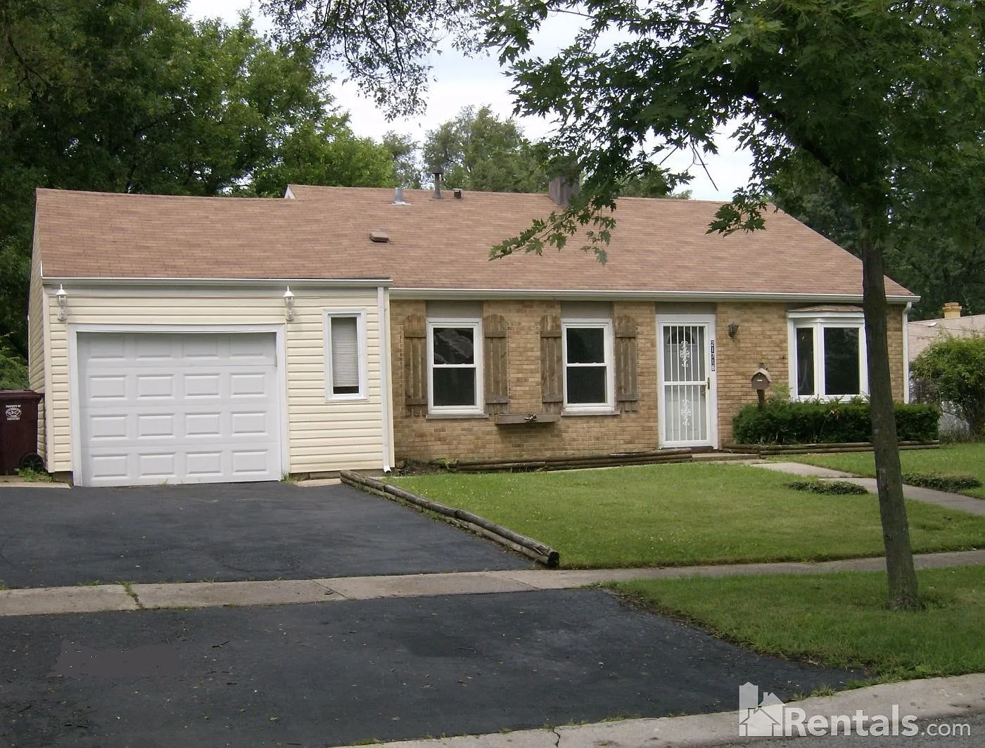 21716 Orion Ave photo 1