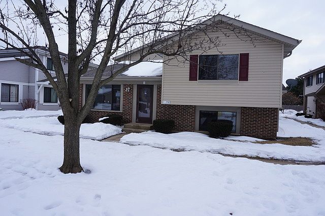 1st image of 2S758 Winchester Cir W Unit 1