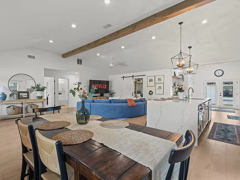315 Easton Rd — Photo 2