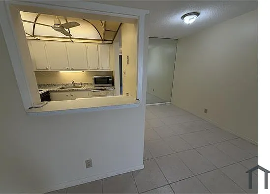 261 Camden Dr E #K — Photo 8