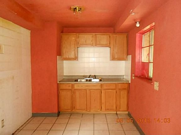 3rd image of 3612 Medina Ave