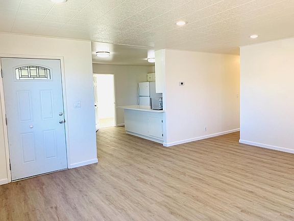 3rd image of 2727 Alvin Ave