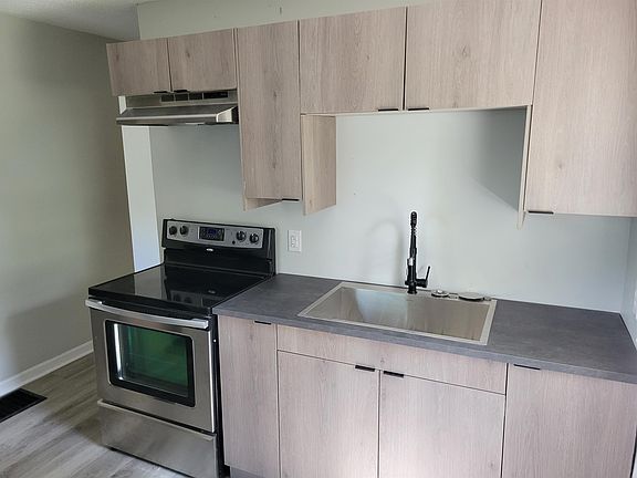 4th image of 2431 Vendome Dr