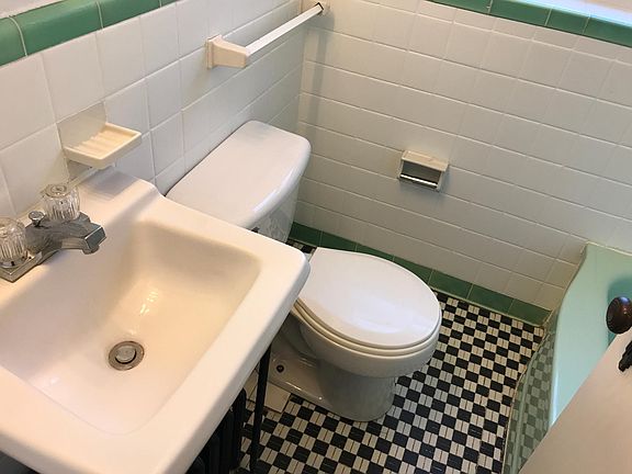 3rd image of 3972 Parker Ave APT E