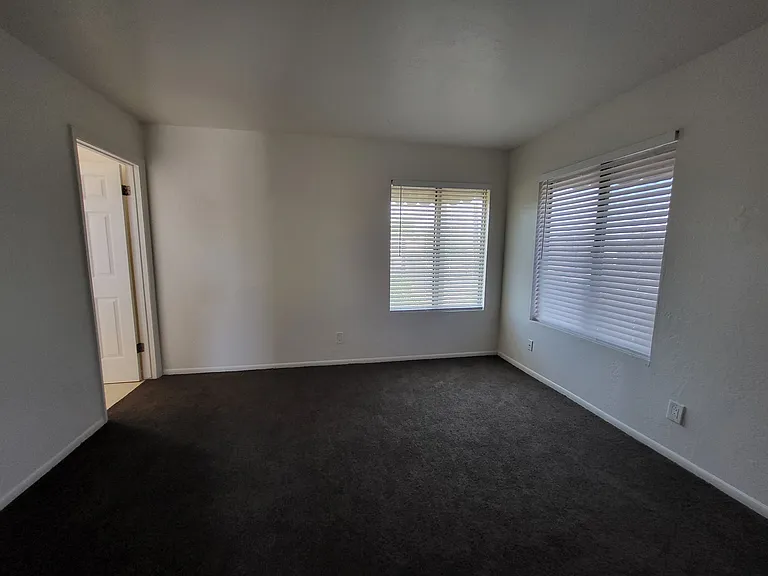 3120 E Paradise Ln #10 — Photo 7