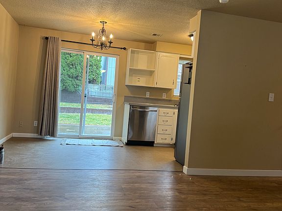 4th image of 210 Adams Park Dr