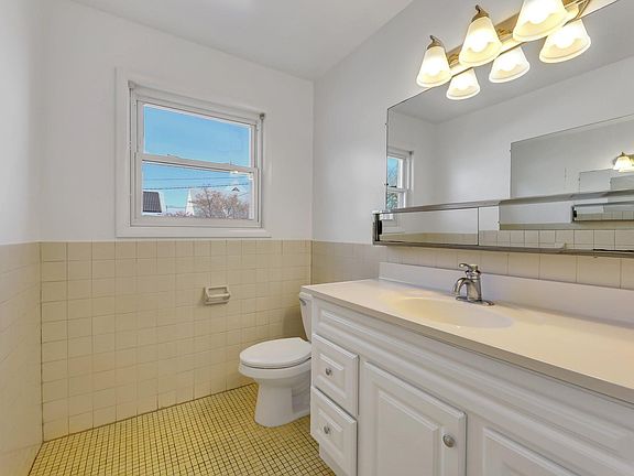 5th image of 19 Cottage Ln APT 1A