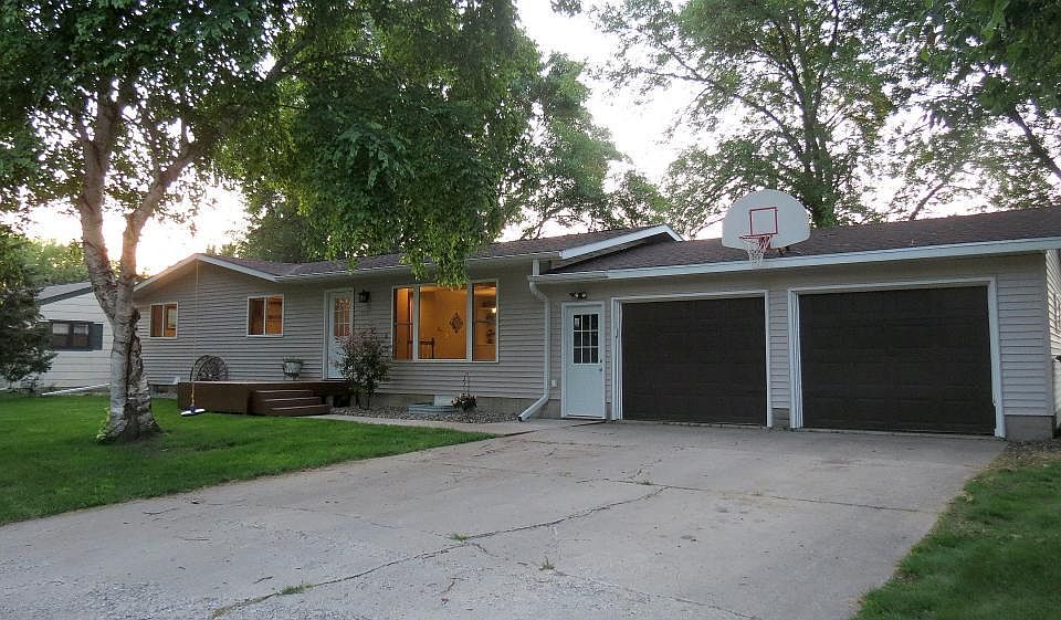 1st image of 1316 W Chestnut Ave