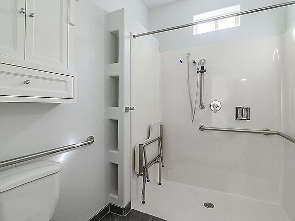 3rd image of 521 E Mission Ln #8