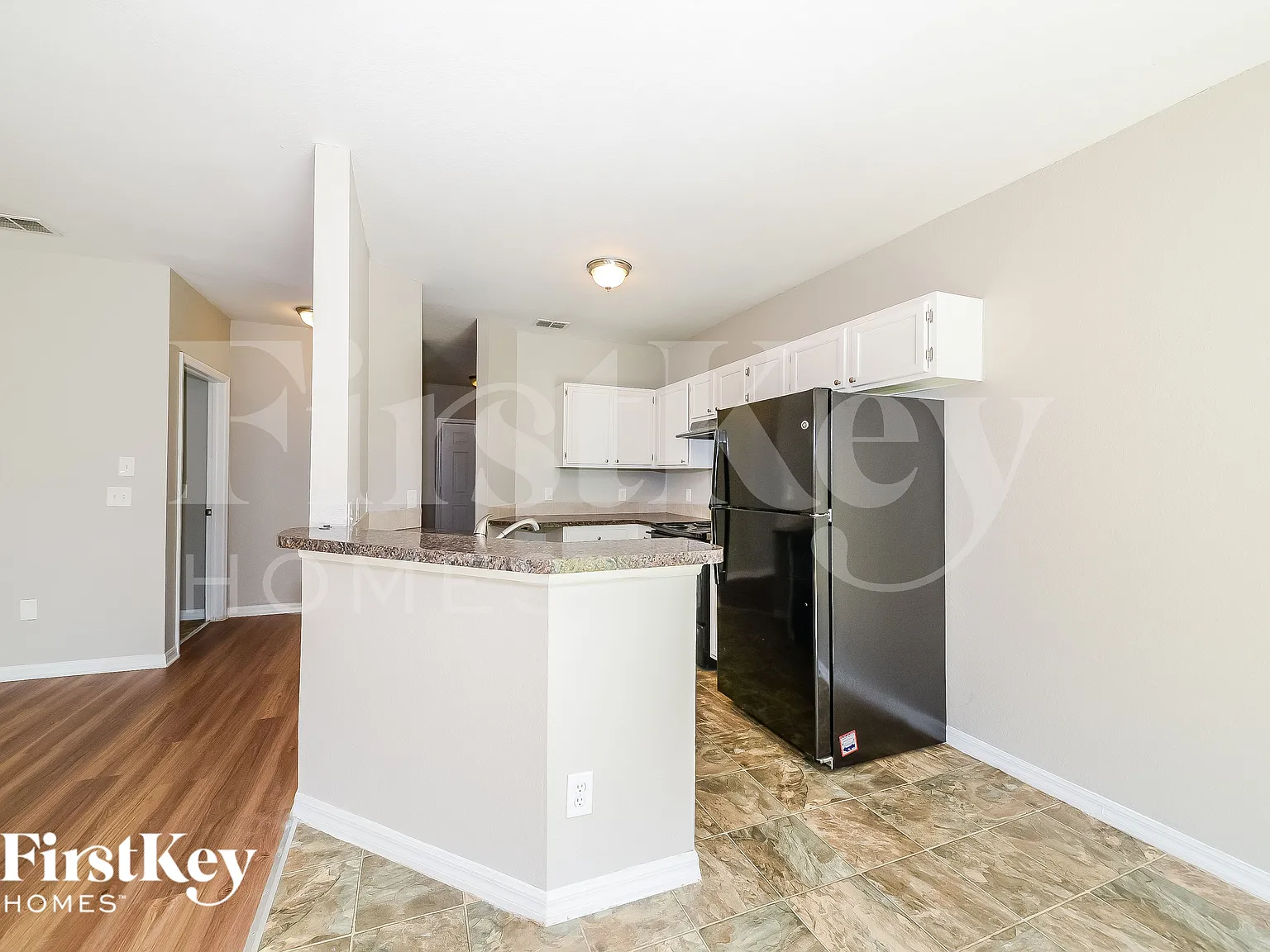 4 bed, 2.0 bath, 1400 sqft, $1,900 — Photo 4