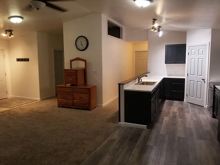 8605 S Crowe Cir — Photo 1