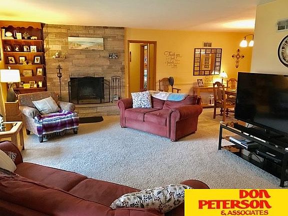 2nd image of 1701 Parkview Dr