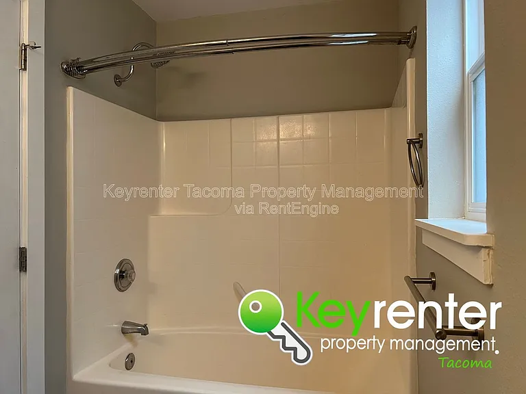 628 N Steele St — Photo 24