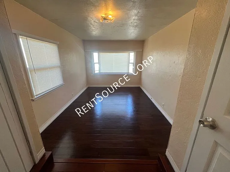 920 Flora St — Photo 13