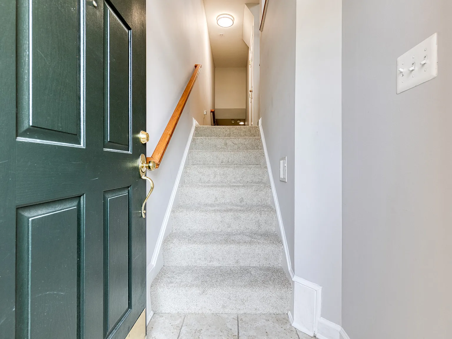 3 bed, 3.5 bath, 2760 sqft, $3,300 — Photo 2