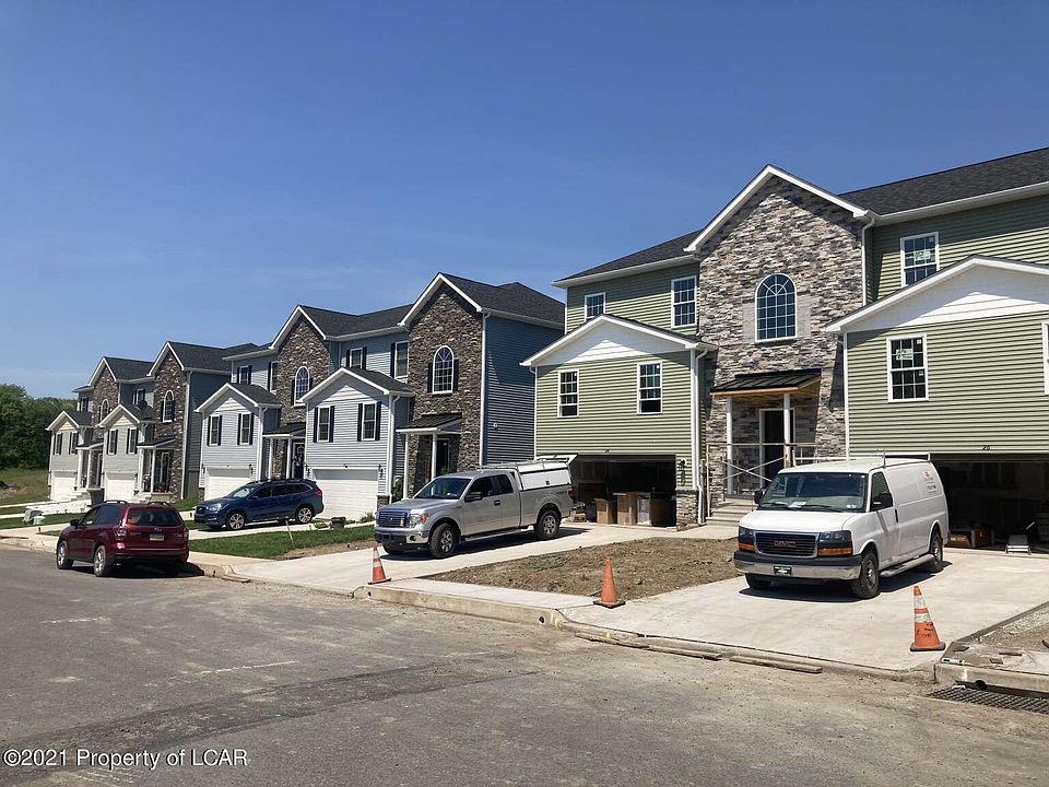 1st image of 28 Maria Dr