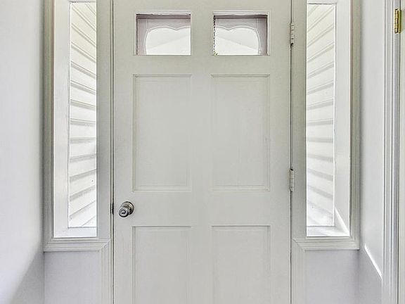 3rd image of 932 Hollywood Ave