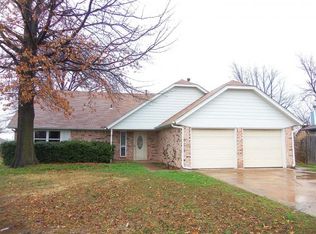 1508 Hollow Oak Dr, Moore, OK 73160