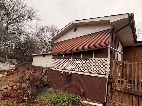 4th image of 258 Persimmon St