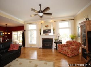 3924 Old Oak Rd, Springfield, IL 62711