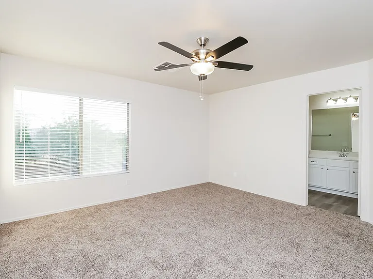 7925 W Claremont St — Photo 10
