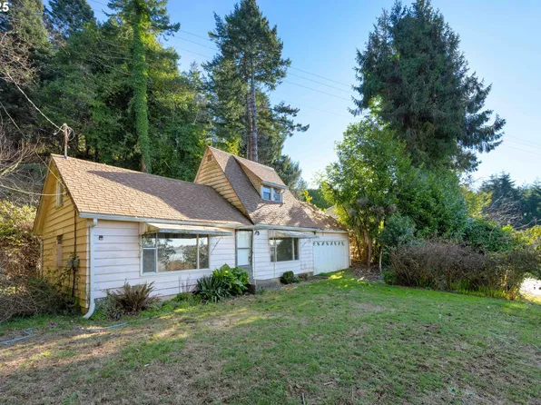 66658 Hummingbird Ln, North Bend, OR 97459