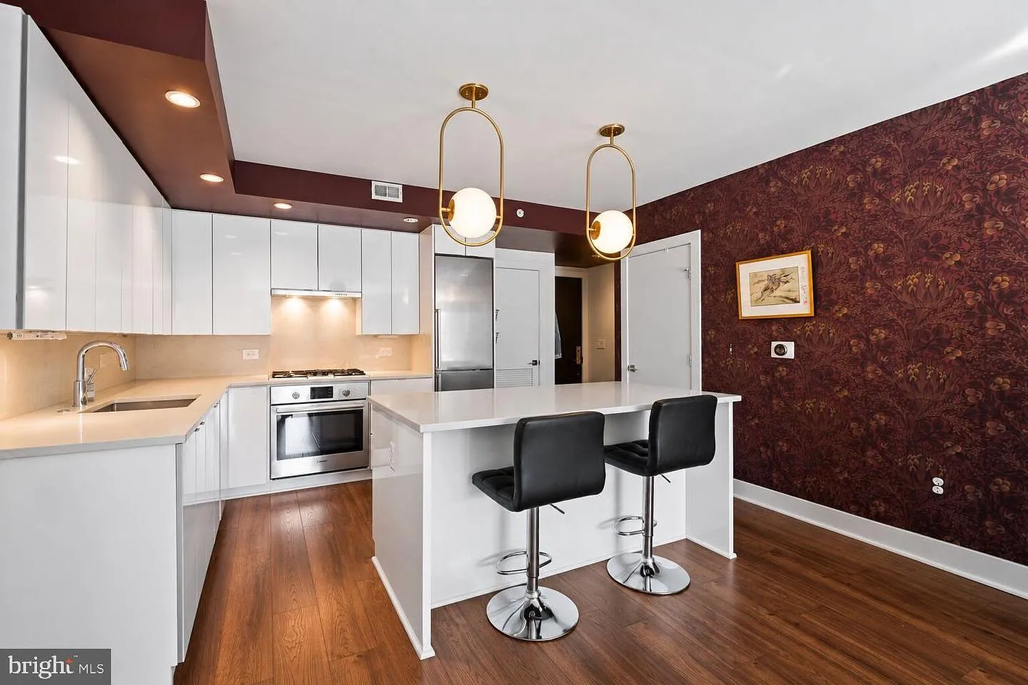 2 bed, 1000 sqft, $4,250 — Photo 3