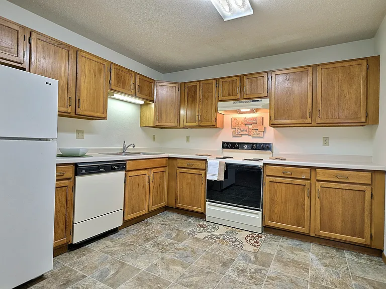 Fargo, ND Southgate Apartments | Kitchen