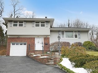 152 Broadview Ter, Paramus, NJ 07652