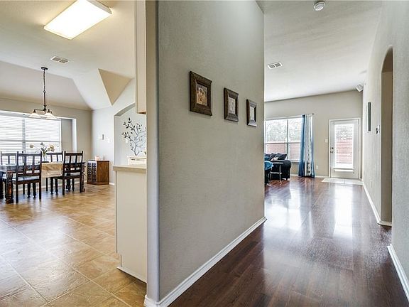5th image of 10402 Saint Georges Dr