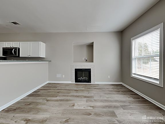 4th image of 215 White Mountain Pass