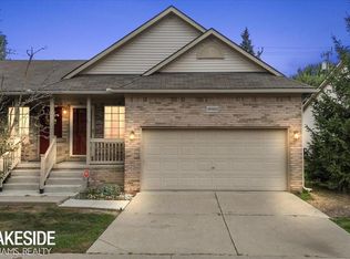 35883 Ocean Ct, Clinton Township, MI 48035