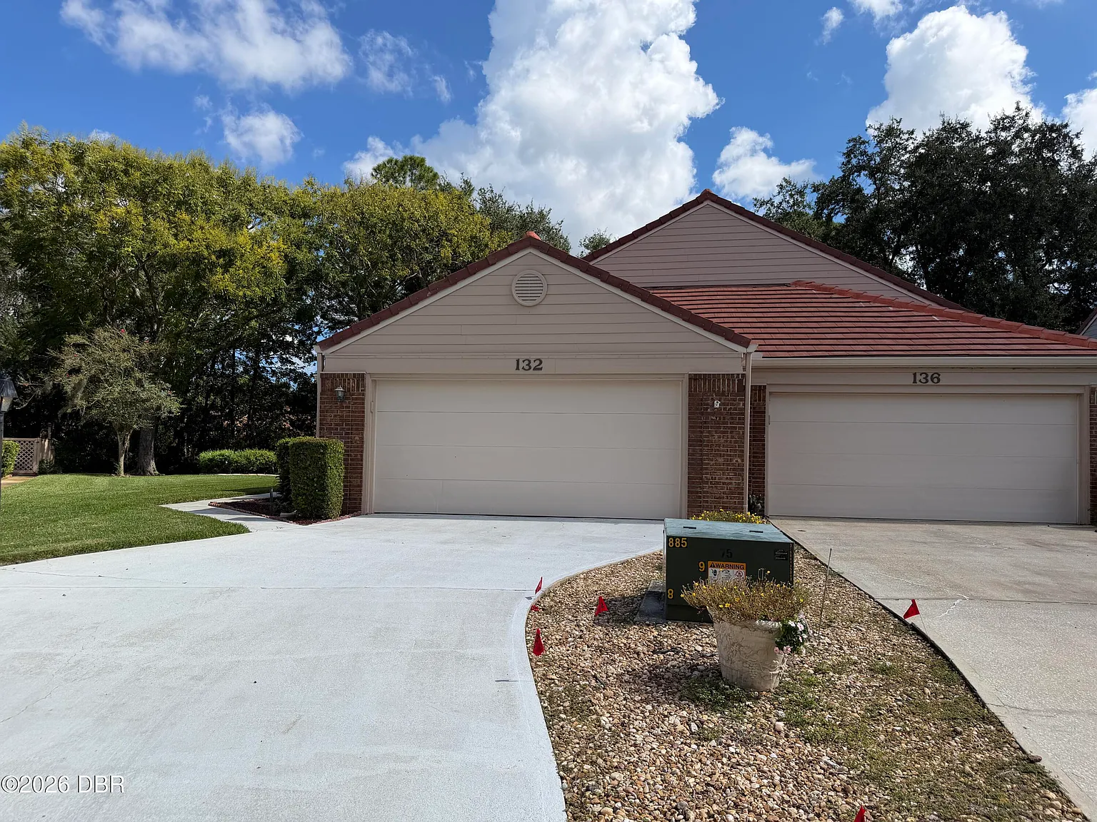 3 bed, 2.0 bath, 1327 sqft, $2,300 — Photo 1