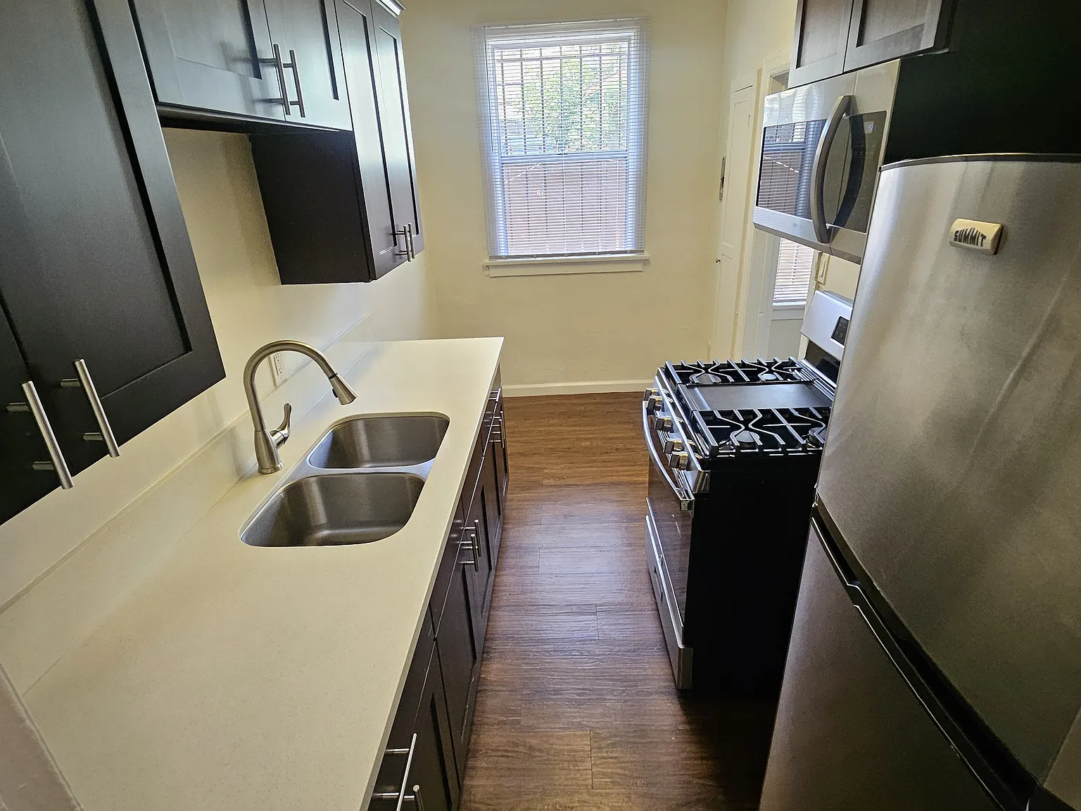 Studio, 450 sqft, $1,475 — Photo 3