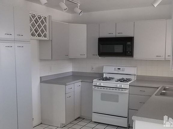 5th image of 387 Flemish Cir