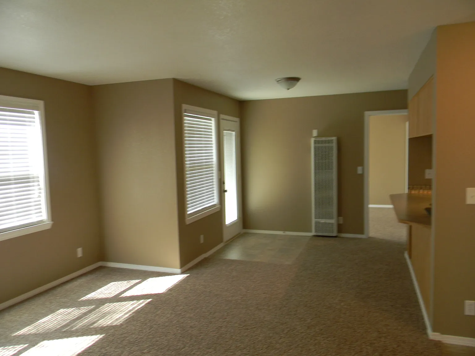 2 bed, 878 sqft, $1,350 — Photo 2
