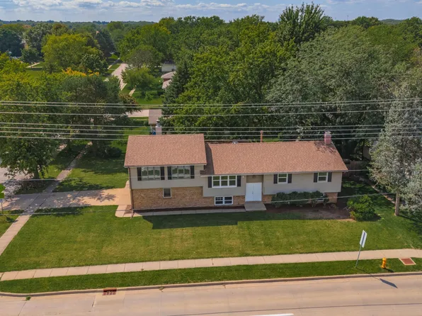1306 Airport Rd, Bloomington, IL 61704