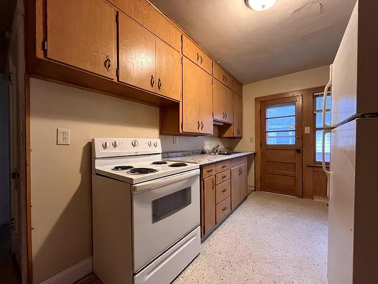 1416 N Main St — Photo 6