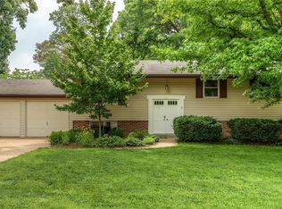 526 Spring Meadows Dr, Ballwin, MO 63011