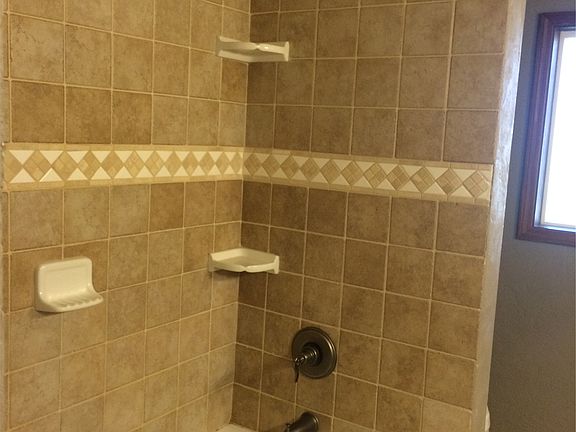 Upstairs Shower and Tub