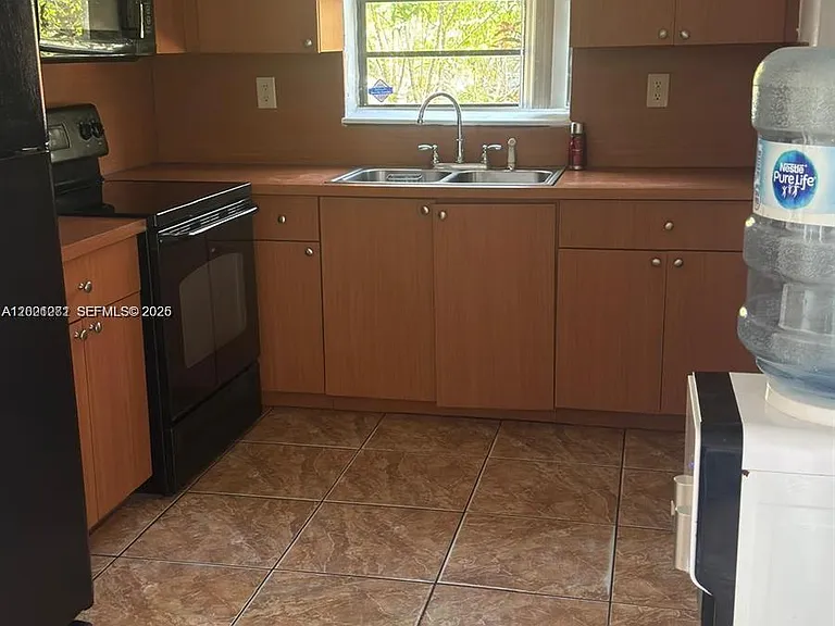 2801 NW 183rd St — Photo 7