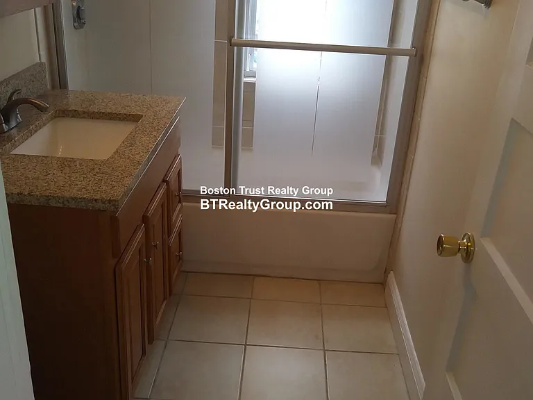 163 University Ave — Photo 14